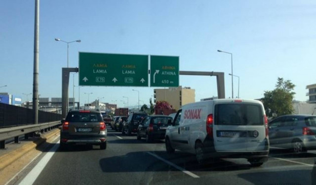 ΤΩΡΑ: Κυκλοφοριακό χάος στην Εθνική Οδό λόγω τροχαίου