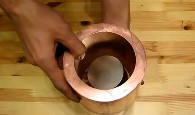 Εντυπωσιακό φαινόμενο: Μαγνήτης μέσα από χαλκοσωλήνα (vid)