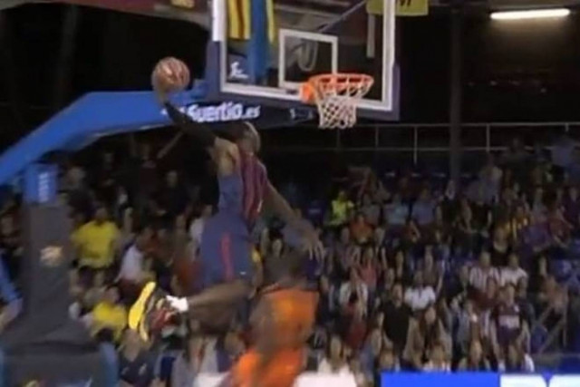 Το απίθανο κάρφωμα του Ντόρσεϊ (video)