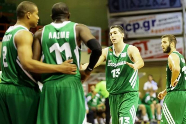 Όλοι μαζί μια «γροθιά» για το διπλό