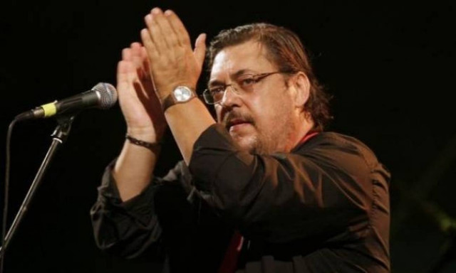 Ο Λαυρέντης Μαχαιρίτσας τα έβαλε με τους εμπορικούς τραγουδιστές