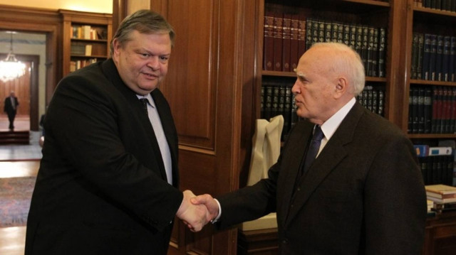 Επίσκεψη Βενιζέλου στον Κ. Παπούλια