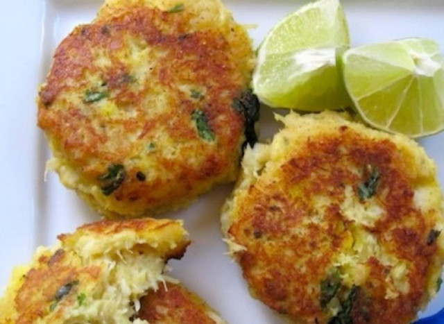 Υπέροχοι ψαροκεφτέδες, αφράτοι και τραγανοί