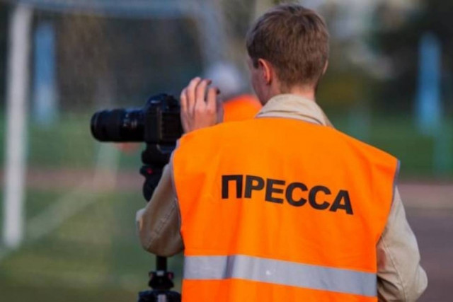 Φωτογράφος διέκοψε παιχνίδι για καλύτερες λήψεις! (video)