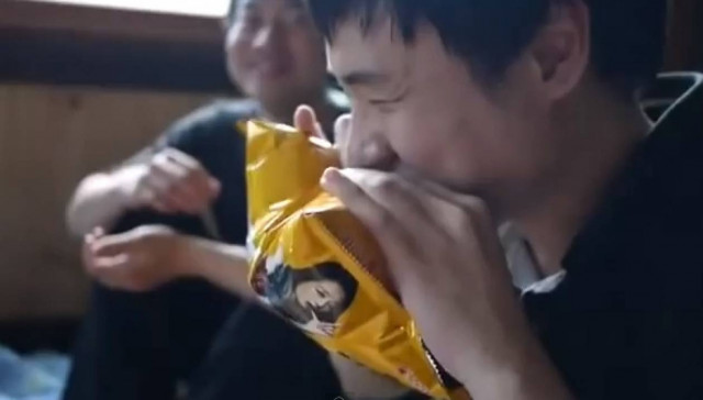 Βίντεο: Έξυπνος τρόπος για να ανοίξετε μια σακούλα πατατάκια