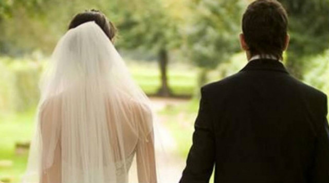 Mήνας του μέλιτος εφιάλτης: Αφηρημένος γαμπρός ξέχασε τη νύφη σε...