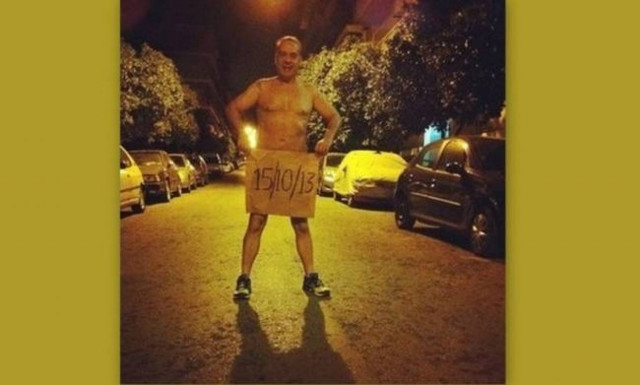Ο Φώτης Σεργουλόπουλος γυμνός στους δρόμους!