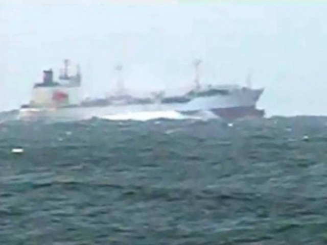 Συγκλονιστικό βίντεο: Θύελλα σηκώνει τάνκερ στον αέρα...