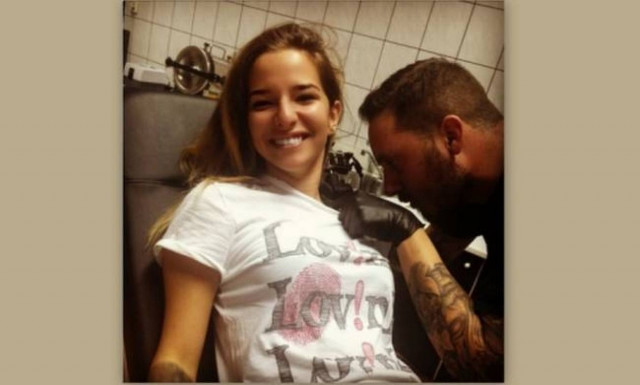 Εριέττα Κούρκουλου: Χτυπάει τατουάζ τώρα και το γουστάρει…