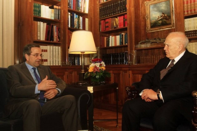 Σε εξέλιξη η συνάντηση Παπούλια-Σαμαρά