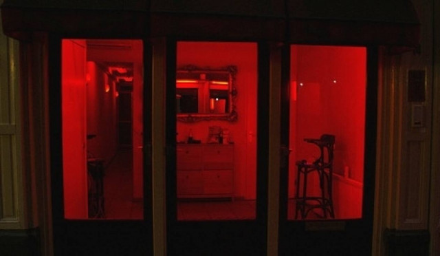 ΣΟΚ! Οίκος ανοχής με ιδιοκτήτρια-καθηγήτρια