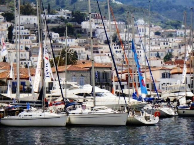 Σύγκρουση δύο σκαφών στις Σπέτσες