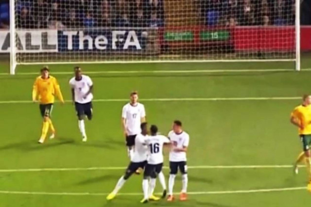 Συμπαίκτες παίζουν... ξύλο (photos+videos)