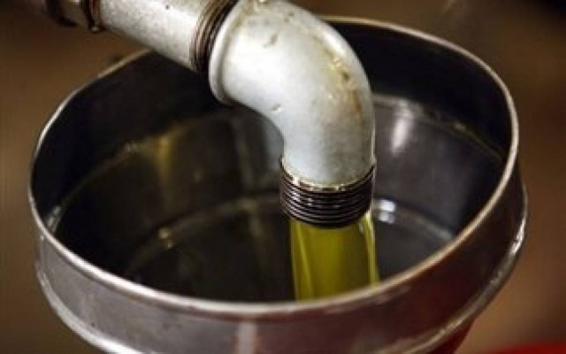 Μπήκαν στην αποθήκη και έκλεψαν 13 δοχεία λάδι!