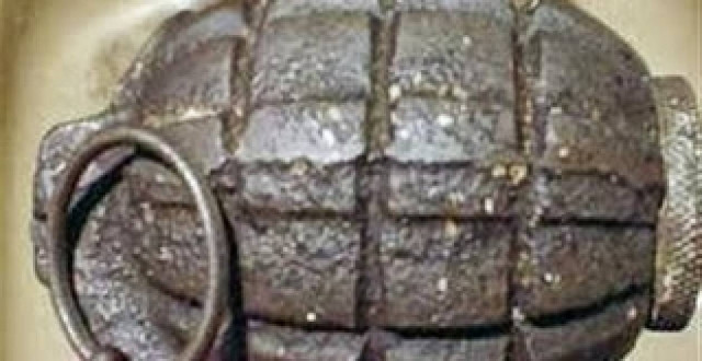 Τίναξαν στον αέρα αυτοκίνητο με χειροβομβίδα