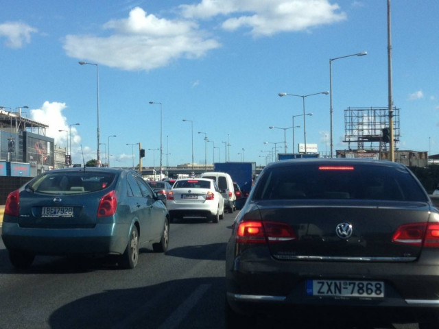 ΤΩΡΑ: Μεγάλο μποτιλιάρισμα στην εθνική οδό λόγω τροχαίου (pics)