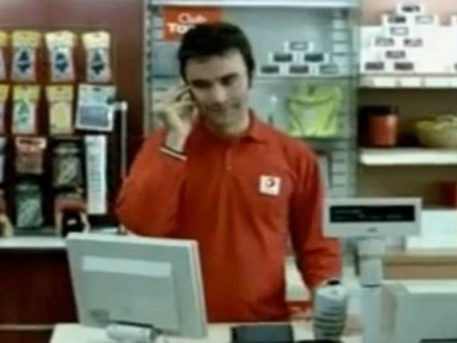 Ξεκαρδιστικό: «Συνομιλία» άνδρα με την γυναίκα του στο τηλέφωνο!