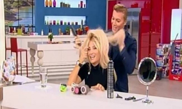 Τάκης Ζαχαράτος: Έγινε ξανά κομμωτής και χτένισε την Σκορδά