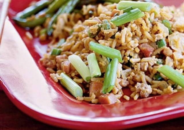 Ένα τηγανητό ρύζι με αυγά και ζαμπόν που θα σας ξετρελάνει