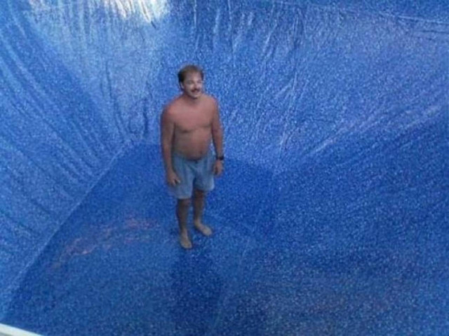 ΕΝΤΥΠΩΣΙΑΚΟ: Έφτιαξε μόνος του πισίνα (pics)