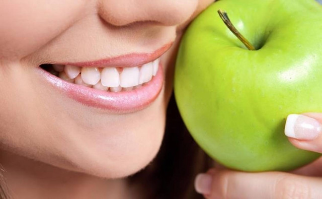 Μάσκα ομορφιάς με μήλο για σφριγηλή επιδερμίδα