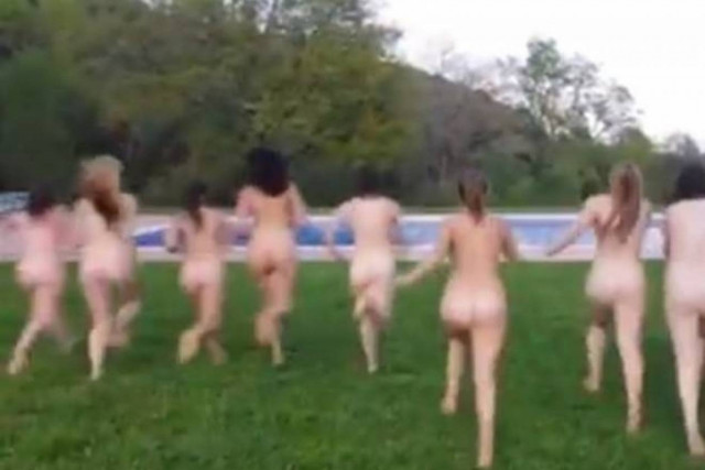 Σέξι κωπηλάτριες σε γυμνές πόζες! (video)