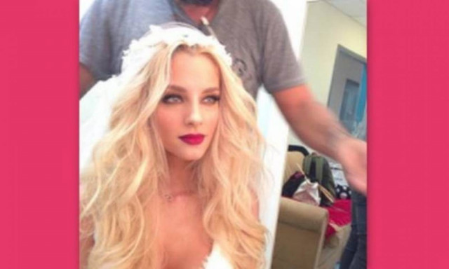 Κούκλα η Δούκισσα στο τρέιλερ του «Όλα»