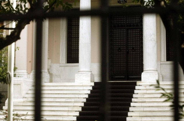 Σε εξέλιξη το «μίνι» υπουργικό στο Μαξίμου για την κινητικότητα