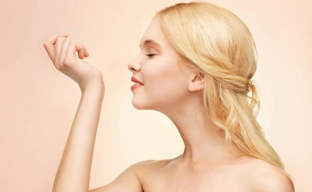 Τι να κάνετε για να διαρκεί περισσότερο το άρωμά σας!