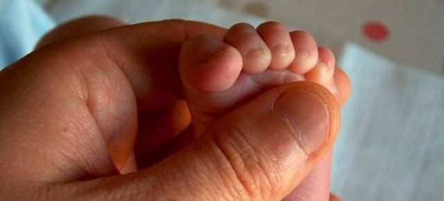 Σοκ: Ανήλικη κυκλοφορούσε με νεκρό βρέφος στη τσάντα της στη Νέα Υόρκη