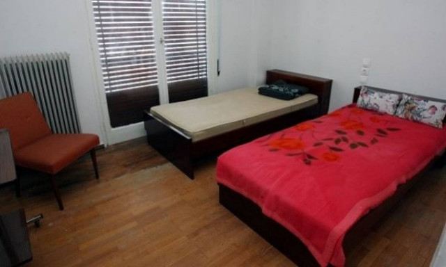 Eπιπλώθηκε η πρώτη πολυκατοικία που θα φιλοξενήσει άστεγες οικογένειες