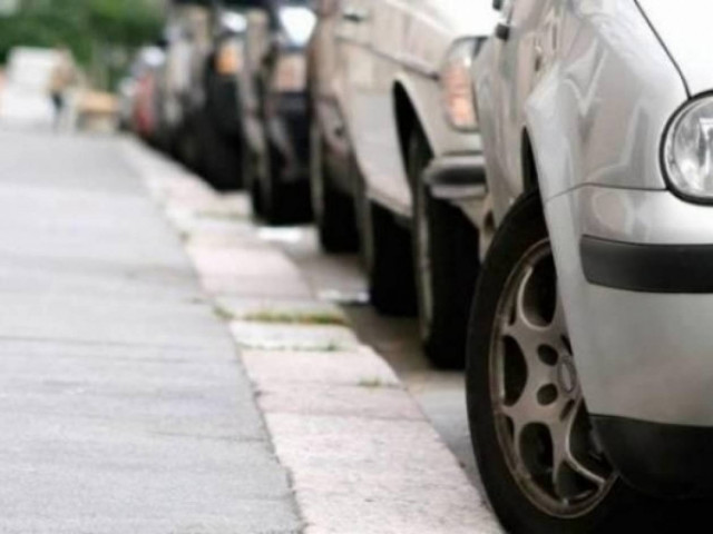 Δείτε τη φωτογραφία που σαρώνει: Μόνο ο Έλληνας οδηγός έτσι!