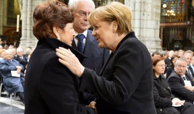 Η Μέρκελ στην κηδεία του πρώην πρωθυπουργού του Βελγίου (photos)