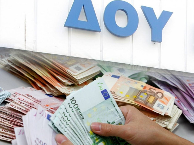 Η Εφορία βάζει «χέρι» σε μισθούς και συντάξεις