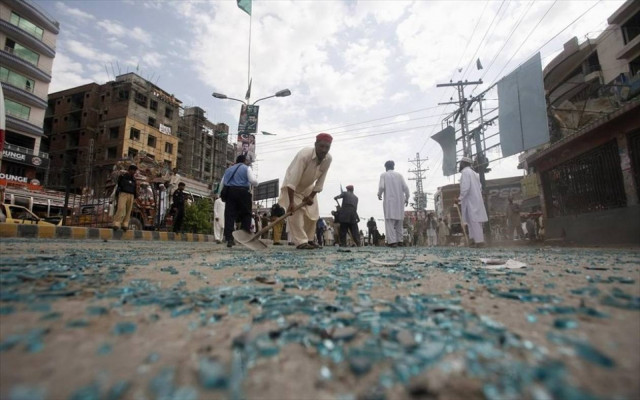 13 νεκροί σε επίθεση αυτοκτονίας