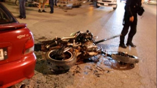 Χτύπησε δικυκλιστή και τον εγκατέλειψε