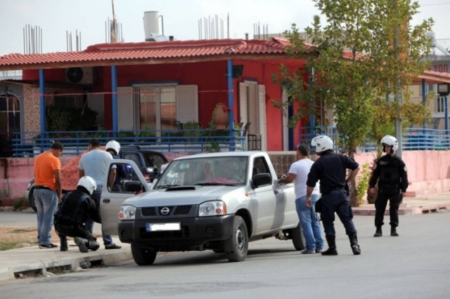 Σε εξέλιξη αστυνομική επιχείρηση στο Ζεφύρι σε καταυλισμούς Ρομά