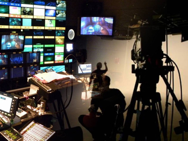 Τριγμοί στο Μαξίμου για το «δώρο» της ψηφιακής TV στους καναλάρχες