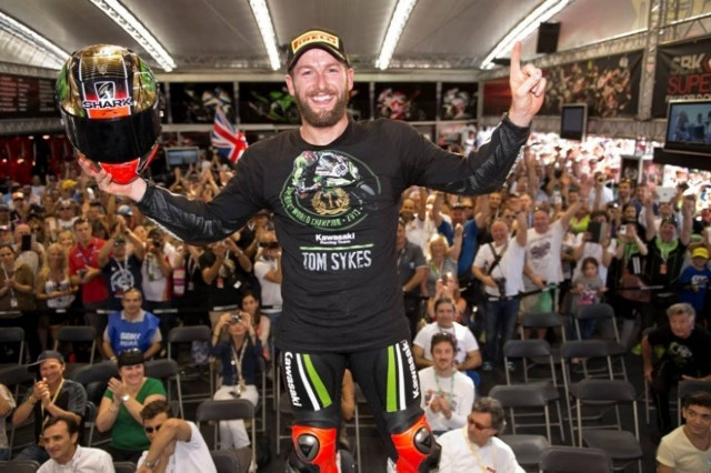 O Tom Sykes παγκόσμιος πρωταθλητής του Superbike για την Kawasaki