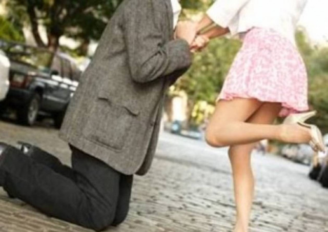 Σημάδια που δείχνουν ότι σκοπεύει να σας κάνει πρόταση γάμου