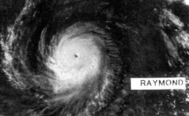 Συναγερμός στο Μεξικό για τον τυφώνα Ρέιμοντ