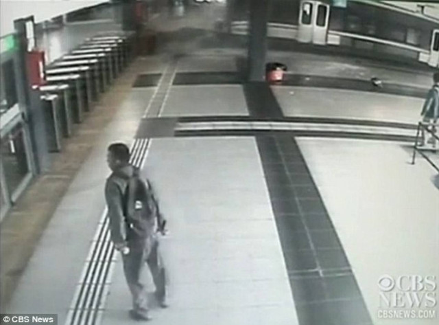 Βίντεο:Αμαξοστοιχία συγκρούεται στην αποβάθρα