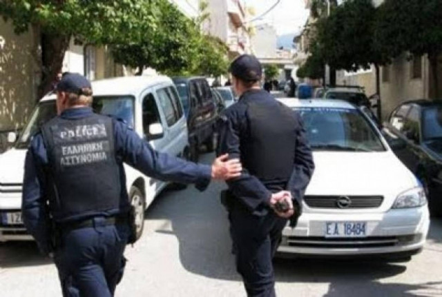 Σε διαθεσιμότητα αρχιφύλακας για όπλα και ναρκωτικά