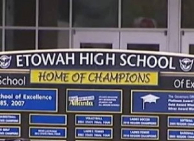 ΣΟΚ: Μαθητές λυκείου έκαναν... στοματικό σεξ στην καφετέρια