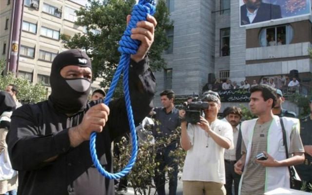 Γλίτωσε από τον δεύτερο απαγχονισμό ο θανατοποινίτης του Ιράν