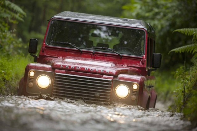 Τέλος για το κλασικό Land Rover