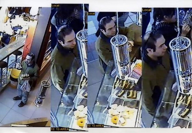 Ένταλμα σύλληψης για Παλαιοκώστα - Στη δημοσιότητα φωτογραφίες