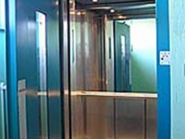 Γιατί τα ασανσέρ έχουν καθρέφτες;