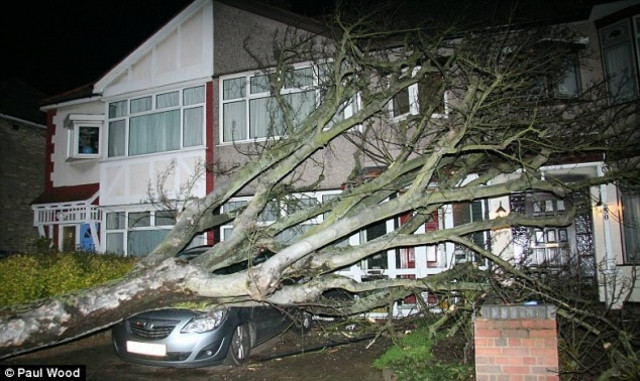 Μεγάλη Βρετανία:Προετοιμασίες για τη σφοδρότερη κακοκαιρία από το 1987