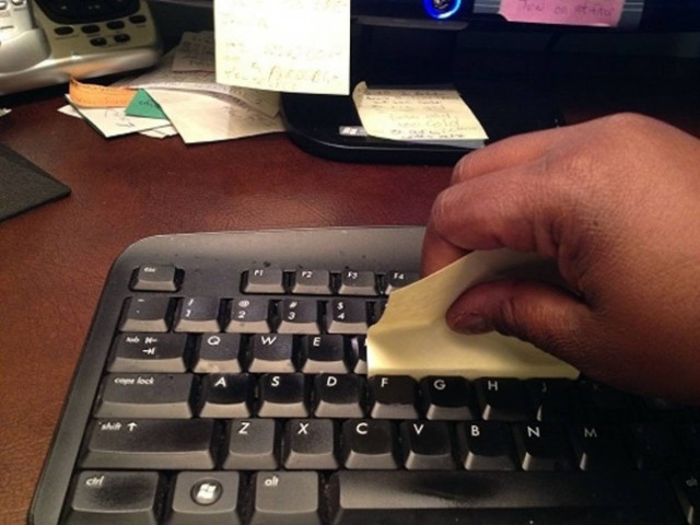 Πώς να καθαρίσεις το πληκτρολόγιό σου